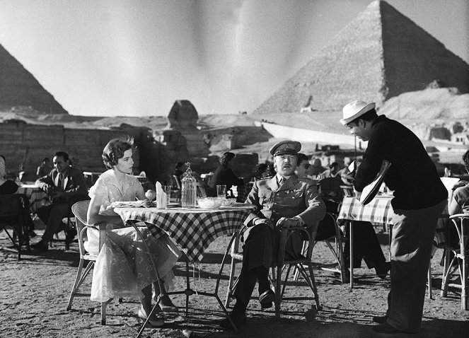 Rommel llama al Cairo - De la película