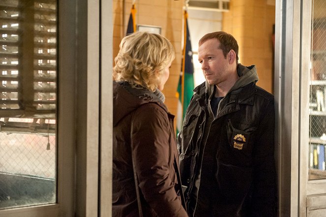 Blue Bloods - Crime Scene New York - The Life We Chose - Photos - Amy Carlson, Donnie Wahlberg