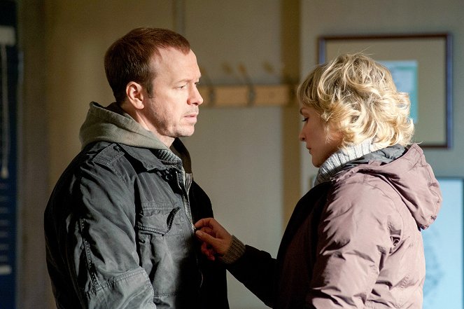 Blue Bloods - Crime Scene New York - The Life We Chose - Photos - Donnie Wahlberg, Amy Carlson