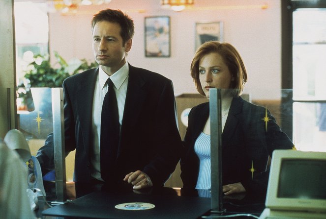The X-Files - Hungry - Photos - David Duchovny, Gillian Anderson