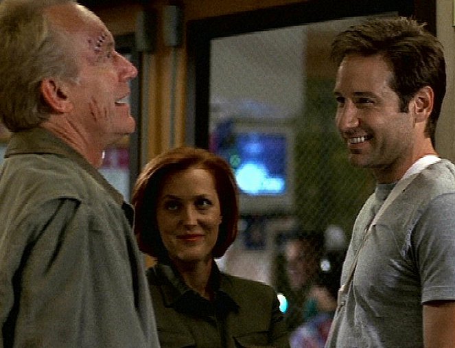 The X-Files - Season 7 - Millennium - Photos - Lance Henriksen, Gillian Anderson, David Duchovny