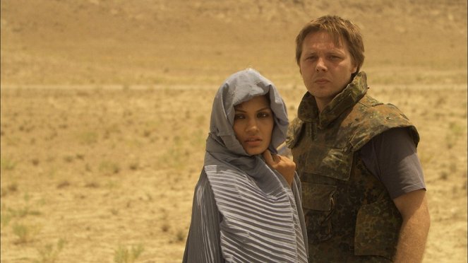 Ucieczka z Kandaharu - Z filmu - Tatmain Ul Qulb, Shaun Dooley