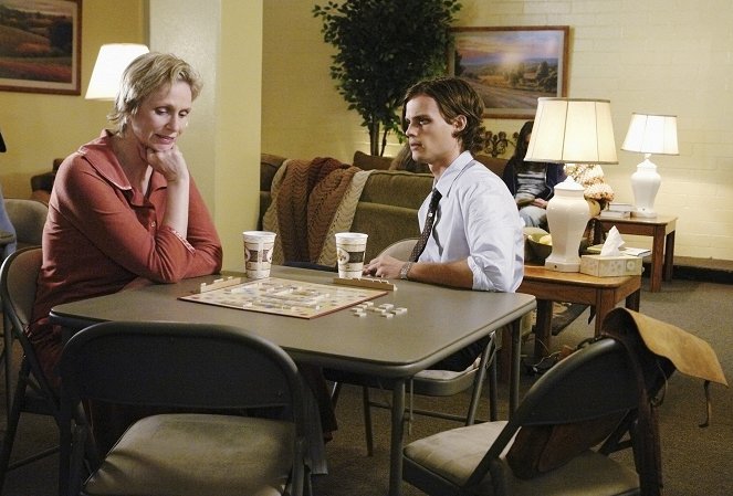 Criminal Minds - Season 4 - Memoriam - Photos - Jane Lynch, Matthew Gray Gubler