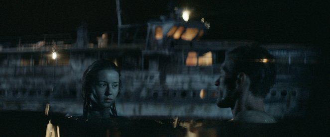 Чёрная вода - Filmfotók - Irina Starshenbaum, Dmitriy Bogdan