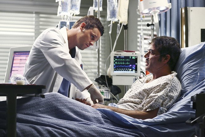 Grey's Anatomy - Superstition - Photos - Justin Chambers, Jeffrey Dean Morgan