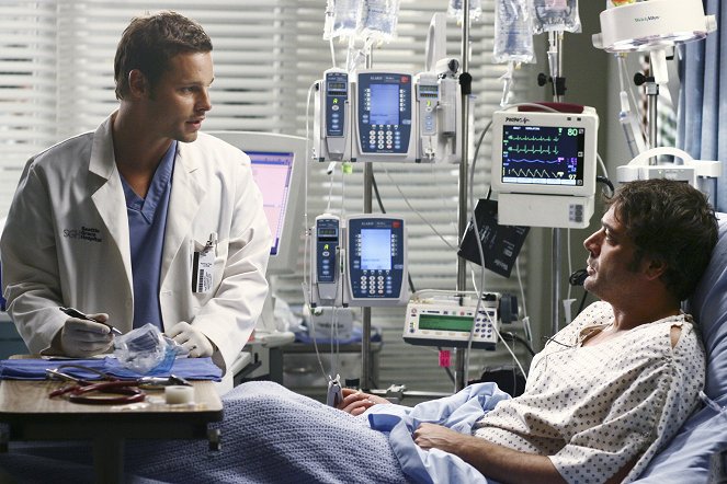 Grey's Anatomy - Superstition - Photos - Justin Chambers, Jeffrey Dean Morgan
