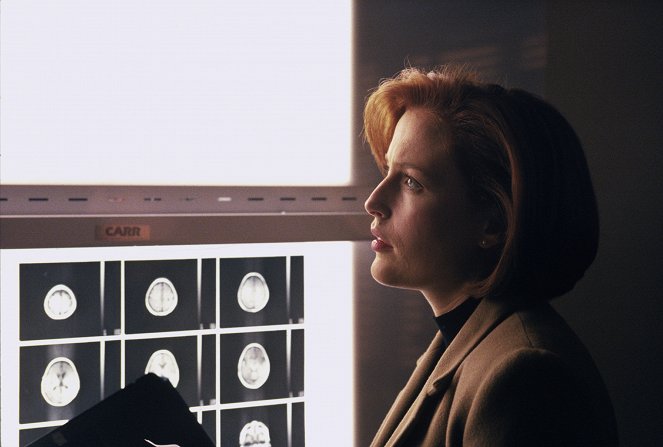 Akte X - Season 7 - Masse mal Beschleunigung - Filmfotos - Gillian Anderson