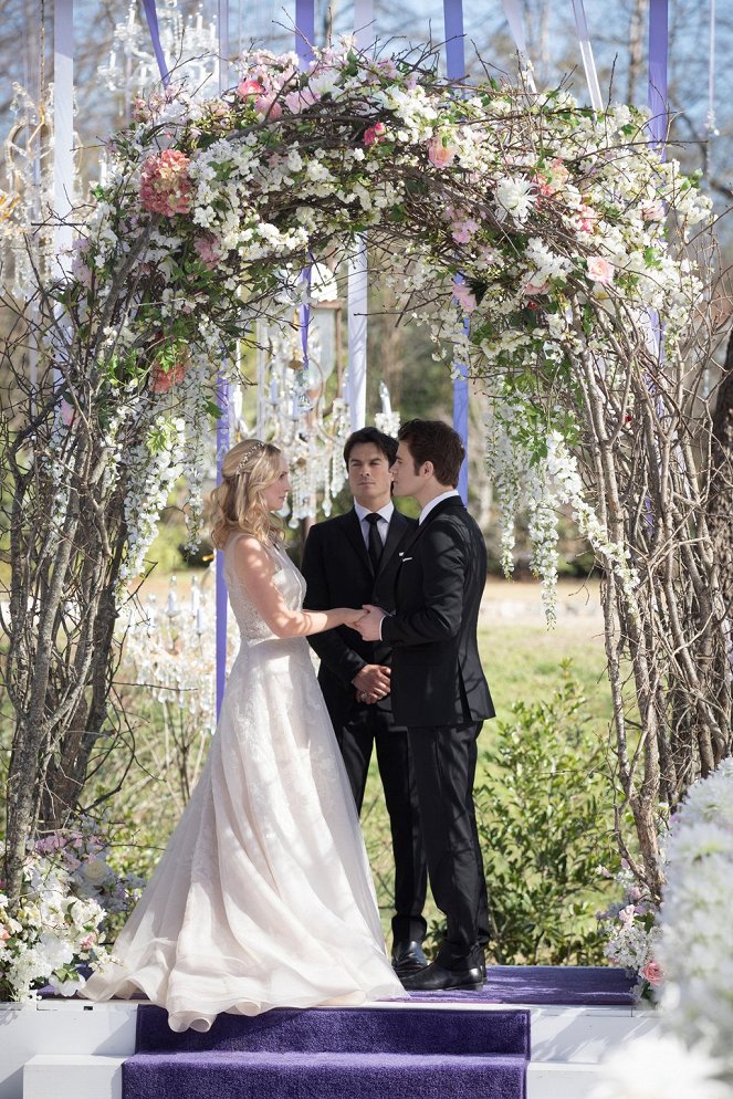 The Vampire Diaries - Die Juni-Hochzeit - Filmfotos - Candice King, Ian Somerhalder, Paul Wesley