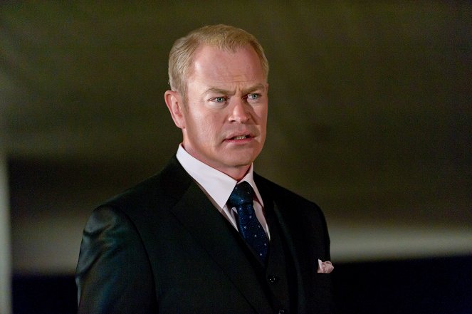 Justified - Watching the Detectives - Photos - Neal McDonough
