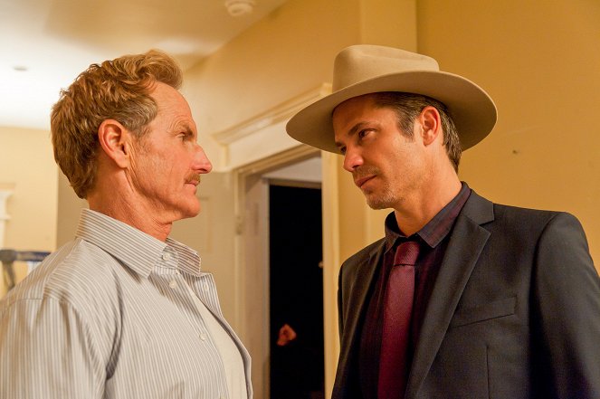 Justified - Watching the Detectives - Van film - Jere Burns, Timothy Olyphant