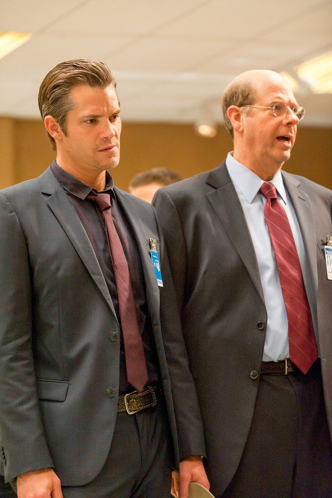 Justified - Season 3 - Watching the Detectives - Photos - Timothy Olyphant, Stephen Tobolowsky