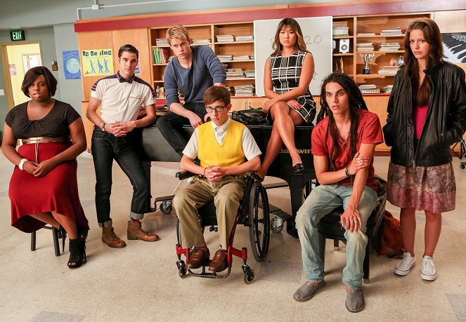 Glee - Season 4 - Britney 2.0 - Photos - Alex Newell, Darren Criss, Chord Overstreet, Kevin McHale, Jenna Ushkowitz, Samuel Larsen, Melissa Benoist