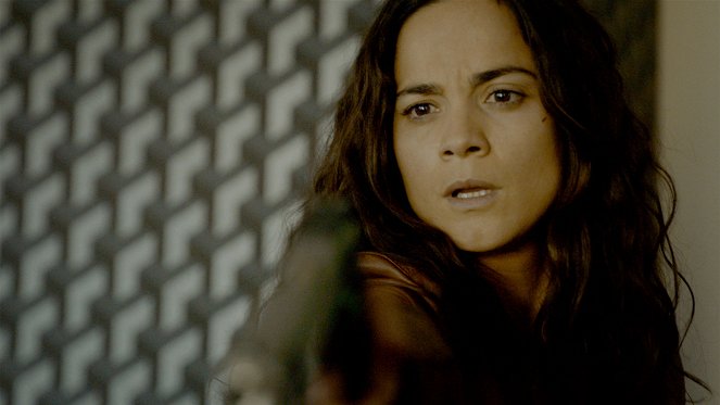 Queen of the South - The Body of Christ - Photos - Alice Braga