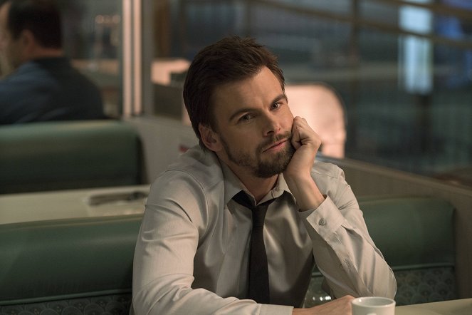 Casual - Season 3 - Things to Do in Burbank When You're Dead - Photos - Tommy Dewey