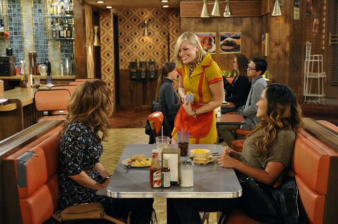 2 Broke Girls - And the No New Friends - Photos - Beth Behrs