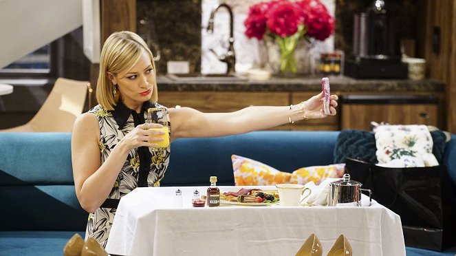 2 Broke Girls - And the Lost Baggage - Do filme - Beth Behrs