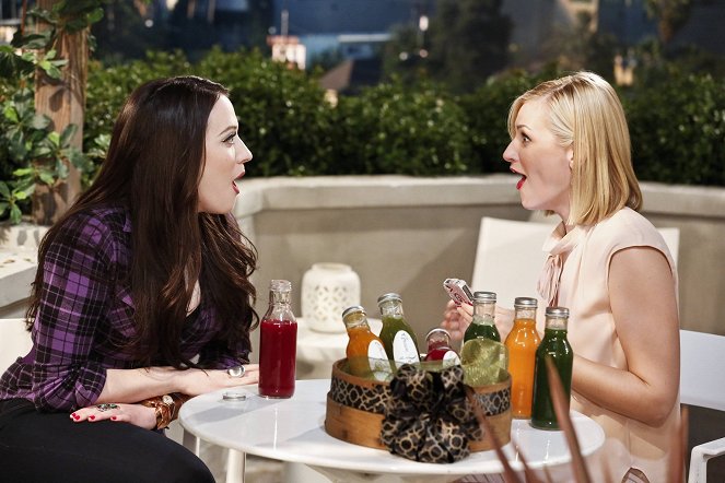2 Broke Girls - And the Great Escape - Photos - Kat Dennings, Beth Behrs