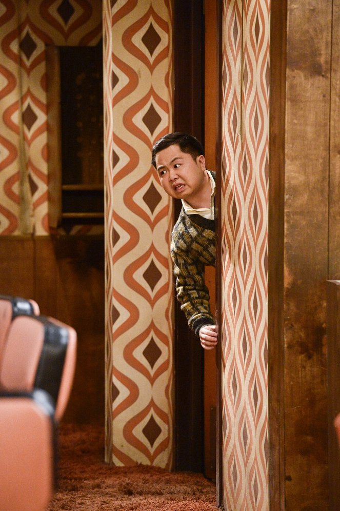 2 Broke Girls - And the Pity Party Bus - Photos - Matthew Moy
