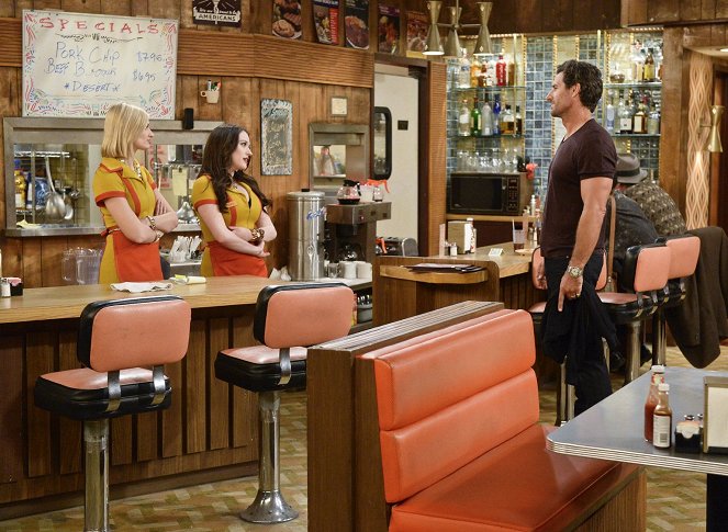 2 Broke Girls - And the Loophole - Photos - Beth Behrs, Kat Dennings, Ed Quinn