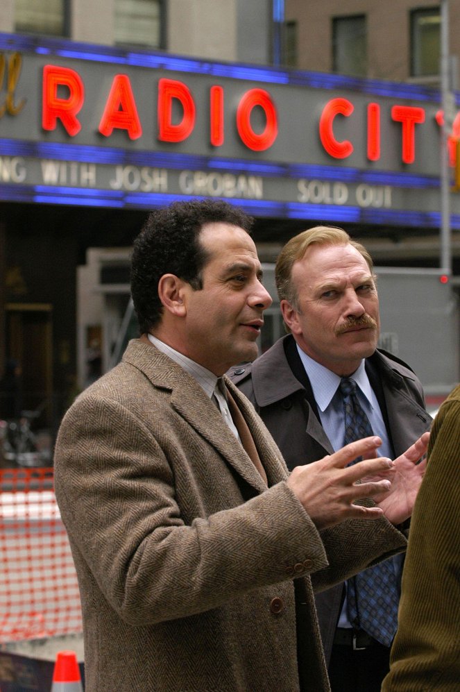 Monk - Season 3 - Mr. Monk Takes Manhattan - Photos - Tony Shalhoub, Ted Levine