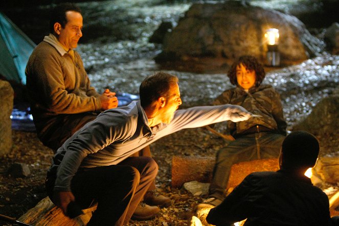 Detektyw Monk - Monk jedzie na biwak - Z filmu - Tony Shalhoub, Jason Gray-Stanford, Alex Wolff