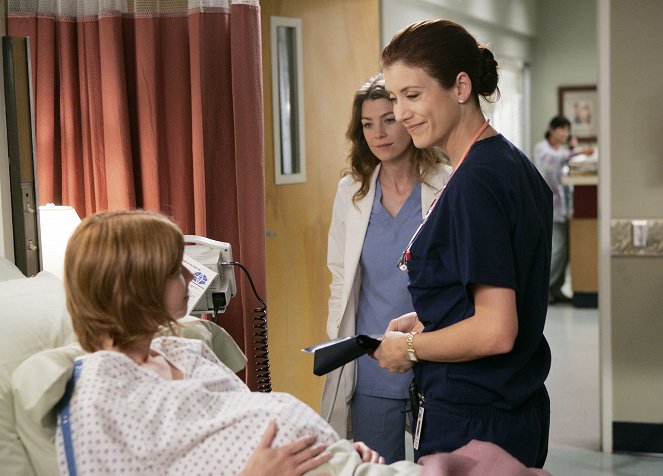 Grey's Anatomy - Season 2 - The Name of the Game - Photos - Ellen Pompeo, Kate Walsh