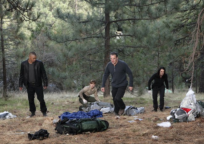 Criminal Minds - Season 2 - Open Season - Photos - Shemar Moore, Mandy Patinkin, Paget Brewster