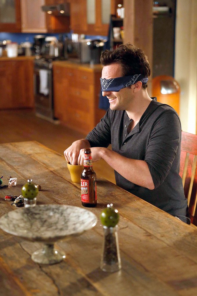 New Girl - A Father's Love - Photos - Jake Johnson