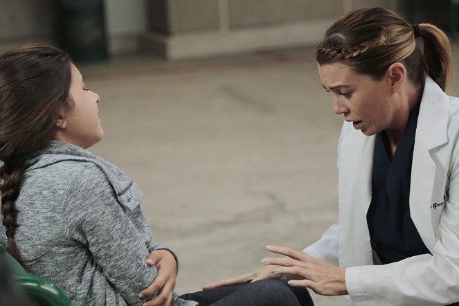Grey's Anatomy - Season 11 - Only Mama Knows - Photos - Sara Rowe, Ellen Pompeo