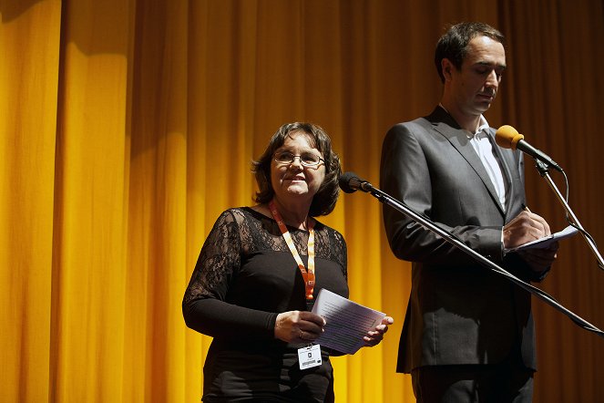 Krótki film o zabijaniu - De eventos - Journalist Barbara Hollender introduces the screening at the Karlovy Vary International Film Festival on July 2, 2017