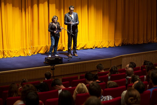 Tu ne tueras point - Événements - Journalist Barbara Hollender introduces the screening at the Karlovy Vary International Film Festival on July 2, 2017
