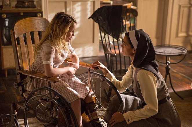 Annabelle: Narodziny zła - Z filmu - Talitha Eliana Bateman, Stephanie Sigman