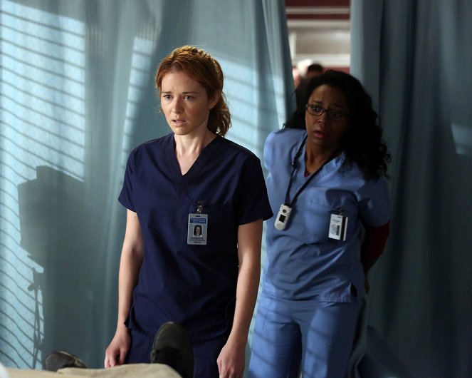 Grey's Anatomy - Season 10 - Seal Our Fate - Photos - Sarah Drew, Jerrika Hinton