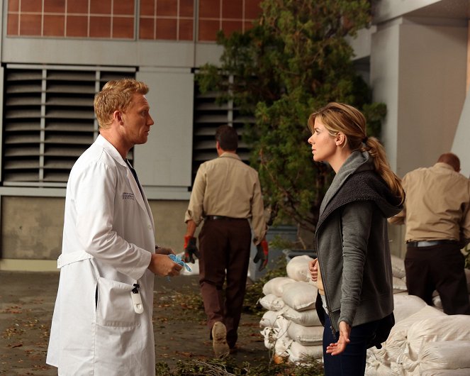 Grey's Anatomy - Season 10 - Seal Our Fate - Photos - Kevin McKidd, Tessa Ferrer