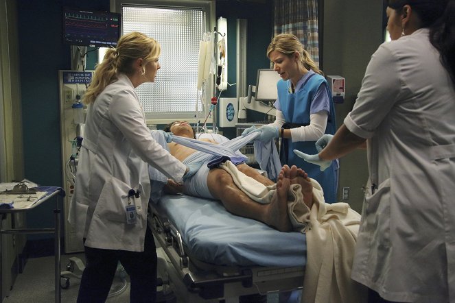 Grey's Anatomy - Season 10 - Seal Our Fate - Photos - Jessica Capshaw, Tessa Ferrer