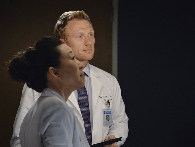 Grey's Anatomy - Season 10 - Everybody's Crying Mercy - Photos - Sandra Oh, Kevin McKidd