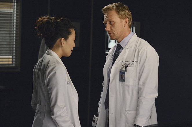 Grey's Anatomy - Everybody's Crying Mercy - Photos - Sandra Oh, Kevin McKidd