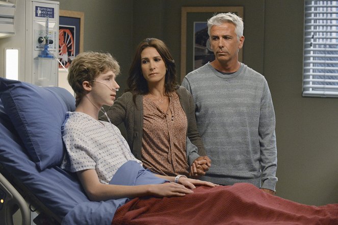 Grey's Anatomy - Season 10 - Everybody's Crying Mercy - Photos - Joey Luthman
