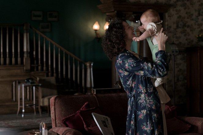 Outlander - Season 3 - Photos - Caitríona Balfe