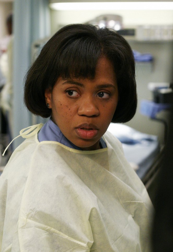 Grey's Anatomy - Damage Case - Photos - Chandra Wilson