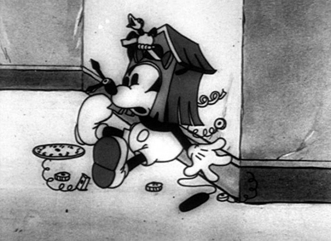 Mickey Steps Out - Z filmu