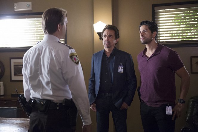 Criminal Minds - Season 12 - The Anti-Terror Squad - Photos - Joe Mantegna, Adam Rodriguez