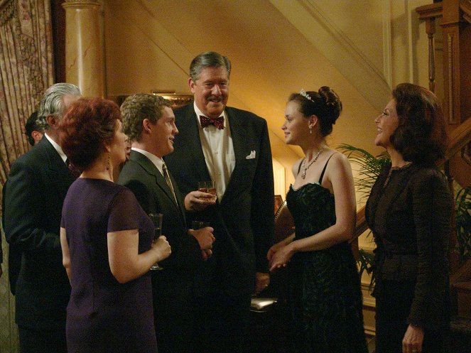 Gilmore Girls - The Party's Over - Photos - Edward Herrmann, Alexis Bledel, Kelly Bishop