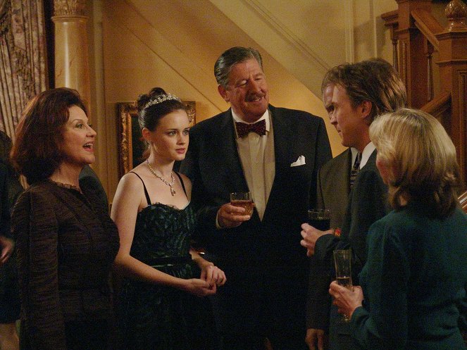 Gilmore Girls - The Party's Over - Photos - Kelly Bishop, Alexis Bledel, Edward Herrmann