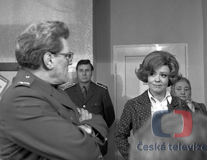 Bakaláři - Zlodějka - Kuvat elokuvasta - Jaroslav Moučka, Jiřina Bohdalová, Marie Motlová