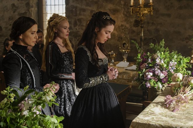 Reign - With Friends Like These - Photos - Celina Sinden, Adelaide Kane