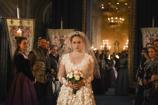 Reign - Playing with Fire - Do filme - Rose Williams
