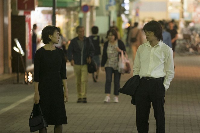 The Tokyo Night Sky Is Always the Densest Shade of Blue - Photos - 石橋静河, Sosuke Ikematsu