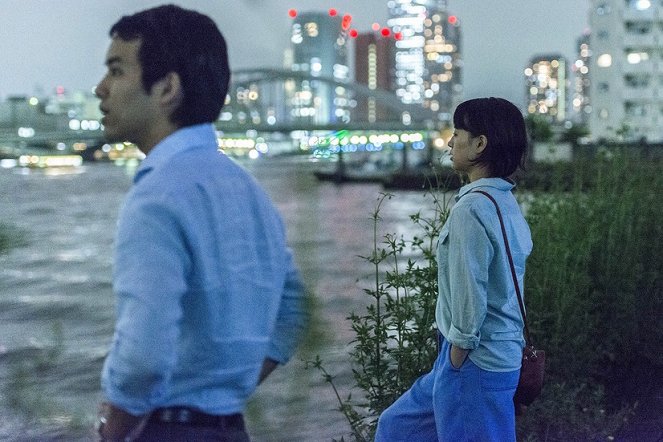 The Tokyo Night Sky Is Always the Densest Shade of Blue - Photos - 石橋静河