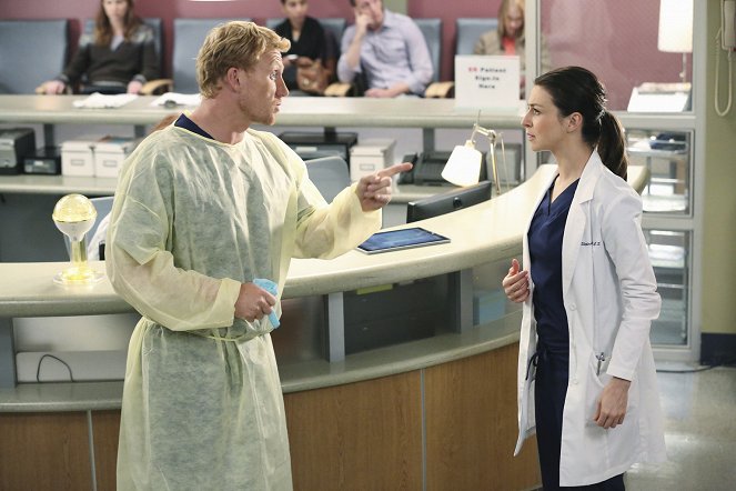Grey's Anatomy - Could We Start Again, Please? - Photos - Kevin McKidd, Caterina Scorsone